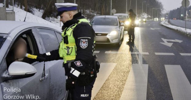 Policjanci nie odpuszczają. Poranne badania trzeźwości