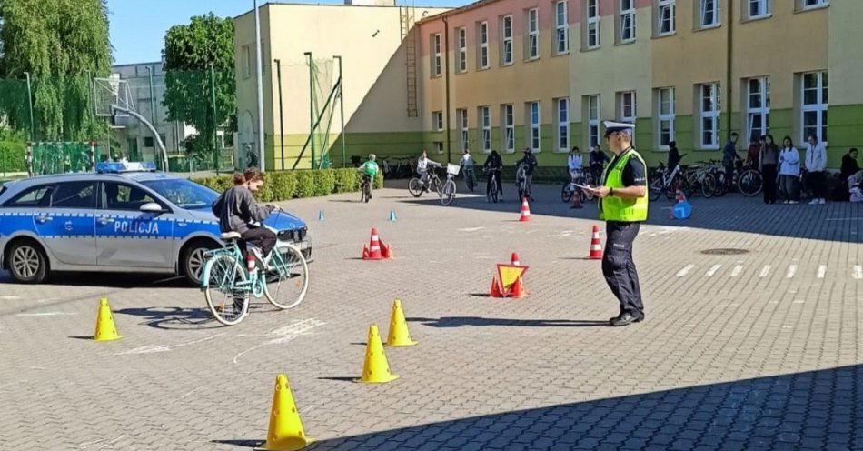 zdjęcie: Egzamin młodych rowerzystów / fot. KPP w Świeciu