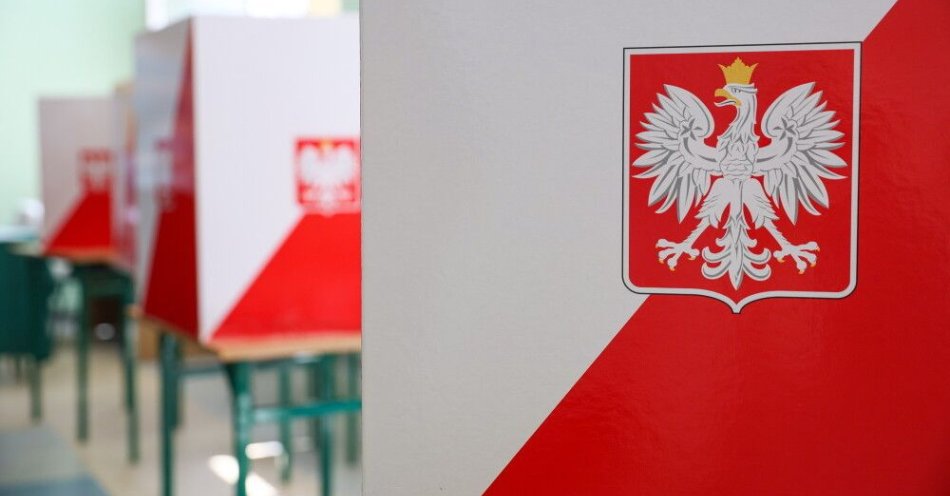 zdjęcie: 75-latek zasłabł w komisji wyborczej w Krakowie; zmarł w drodze do szpitala / fot. PAP