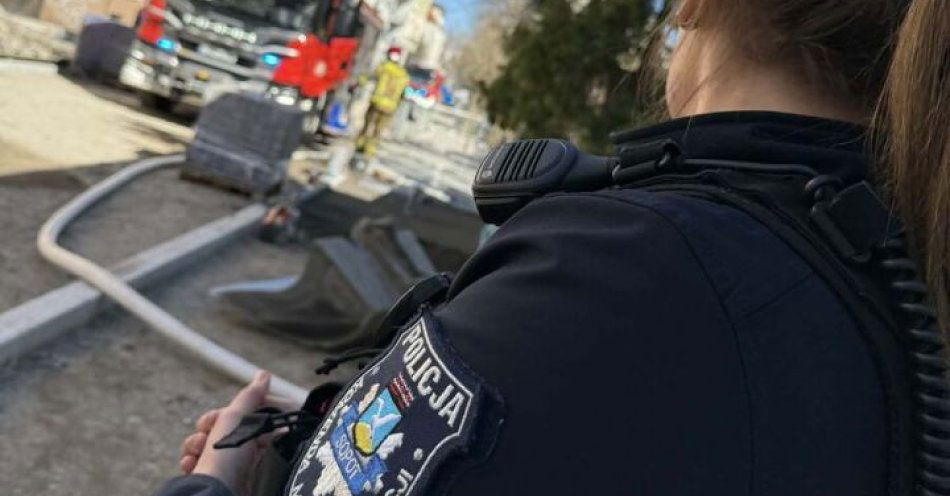 zdjęcie: Pożar na ul. Sobieskiego w Sopocie. Policja zabezpieczała akcję / fot. KMP w Sopocie