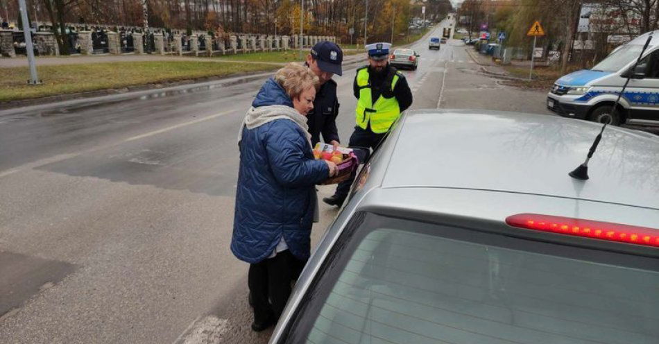 zdjęcie: Witaminka zamiast dymka / fot. KPP Starachowice