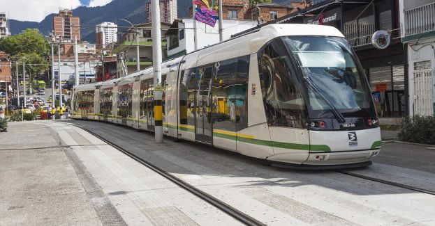 Młoda kobieta wpadła pod tramwaj na przejściu dla pieszych