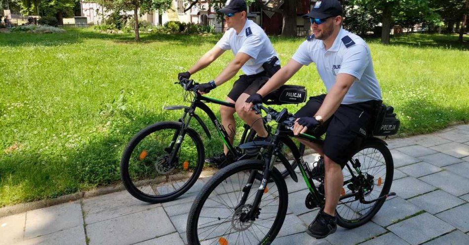 zdjęcie: Patrol na dwóch kółkach / fot. KPP w Jaworze