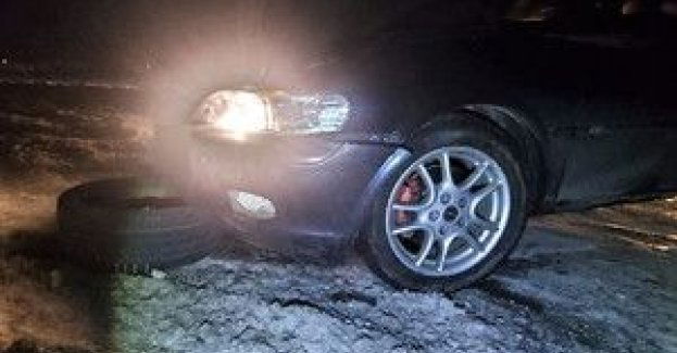 Pijany kierowca spowodował kolizję. Zamienił się miejscami z nietrzeźwą pasażerką