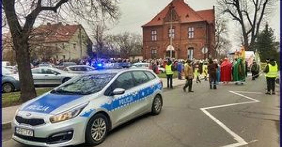 zdjęcie: Średzcy mundurowi zabezpieczyli Orszak Trzech Króli / fot. KPP w Środzie Śląskiej