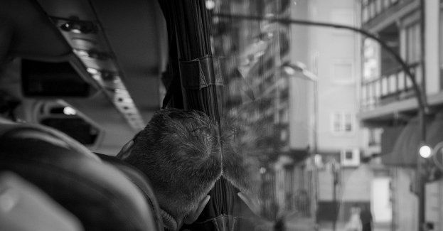 Policja zatrzymała Litwina, który w busie przewoził nielegalnych migrantów