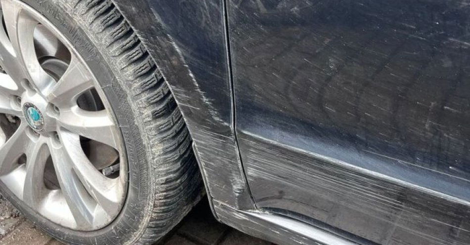 zdjęcie: Przyjechała swoim samochodem na egzamin i zarysowała auto / fot. KPP Bielsk Podlaski