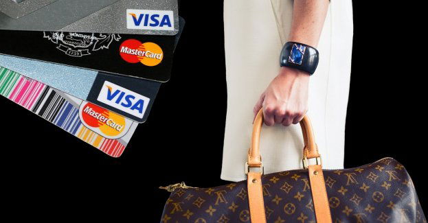 Złodziej torebki w rękach policjantów