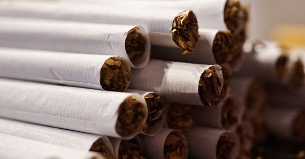 Tarnowscy policjanci zatrzymali mężczyznę przewożącego ponad milion sztuk papierosów bez polskich znaków akcyzy