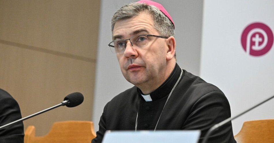 zdjęcie: Bp Osial: decyzję o udziale ucznia w edukacji zdrowotnej należy pozostawić rodzicom / Warszawa, 12.03.2026. Biskup diecezjalny łowicki Wojciech Osial podczas konferencji prasowej po zakończeniu 404. Zebrania Plenarnego Konferencji Episkopatu Polski, 12 bm. w siedzibie Sekretariatu w Warszawie. (sko) PAP/Piotr Nowak