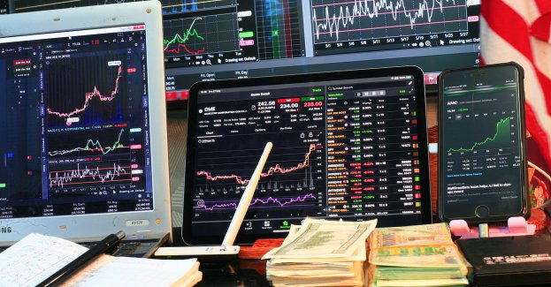 Chciał zainwestować na giełdzie, został oszukany. Stracił ponad 100 tys. złotych