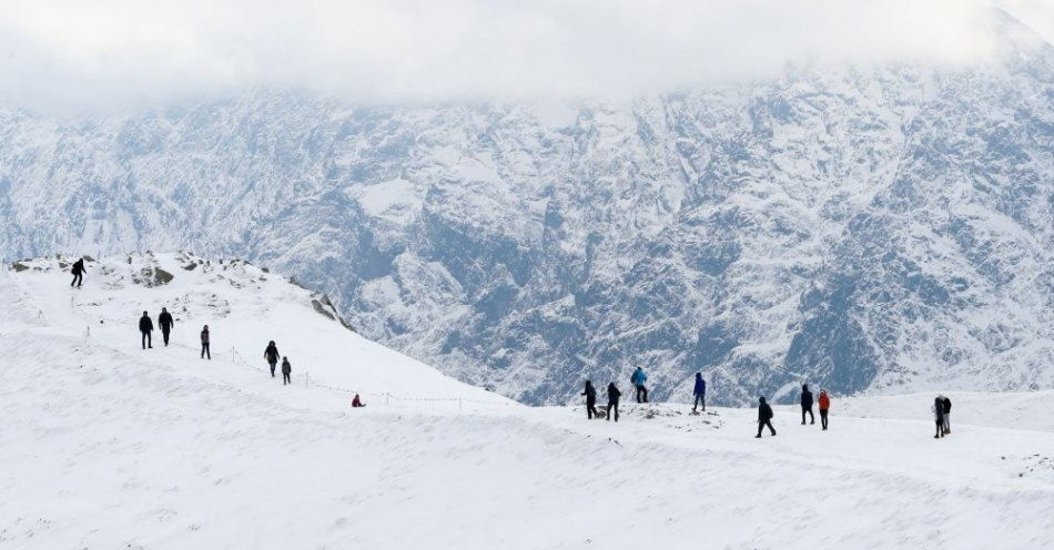 zdjęcie: Atak zimy, śnieg i mróz, nawet do minus 10 stopni / fot. PAP