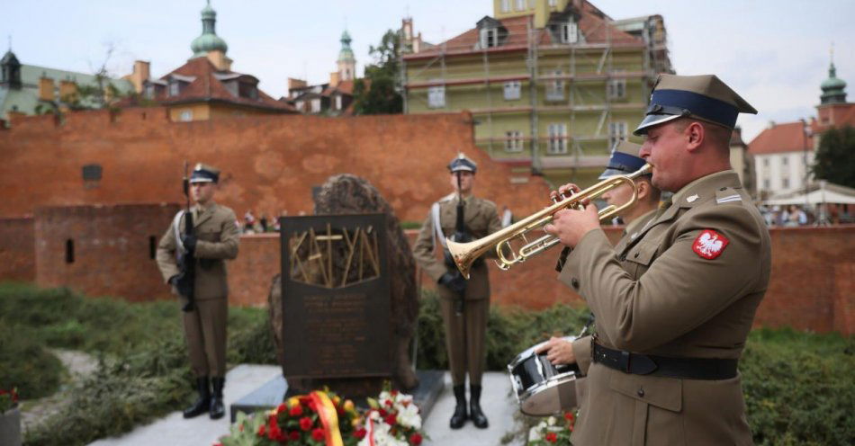 zdjęcie: Po pracach konserwatorskich udostępniono Pomnik Katyński w Warszawie / fot. PAP