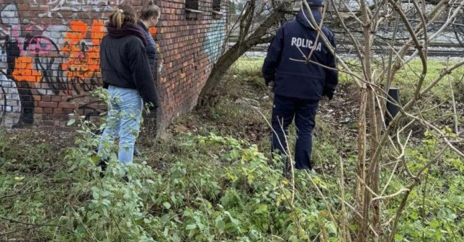 zdjęcie: Policja i MGOPS w akcji: kontrola pustostanów w Gostyniu / fot. KPP Gostyń