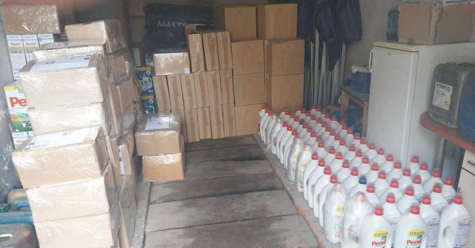 zdjęcie: Ujawnili chemię z podrobionymi znakami towarowymi / fot. KPP Ostrzeszów