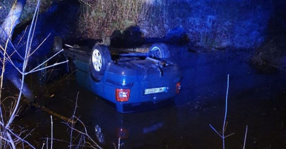 zdjęcie: Tuchorza - Dachował pod wpływem alkoholu / fot. KPP Wolsztyn