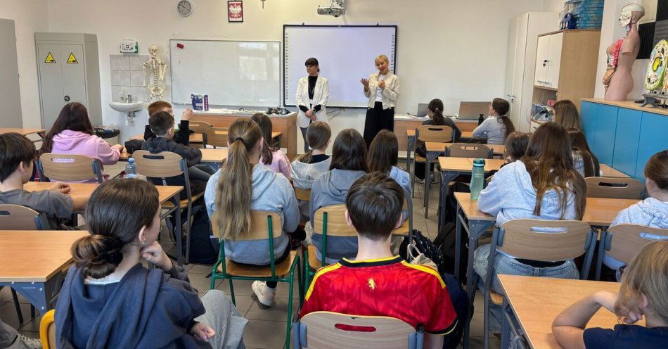 zdjęcie: Policja i Sanepid o zdrowiu i nowych zagrożeniach w Białuniu / fot. KPP w Goleniowie