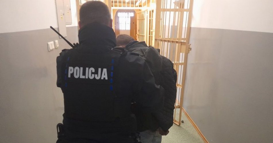 zdjęcie: Pierwszy dzień w służbie zakończony zatrzymaniem poszukiwanego złodzieja / fot. KPP w Lęborku