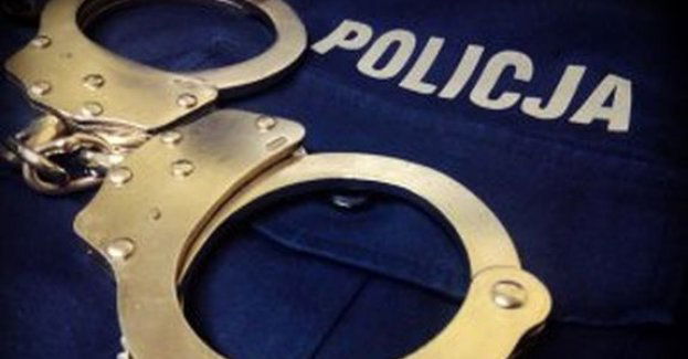 Ukrywali się przed organami ścigania. zostali zatrzymani przez policjantów