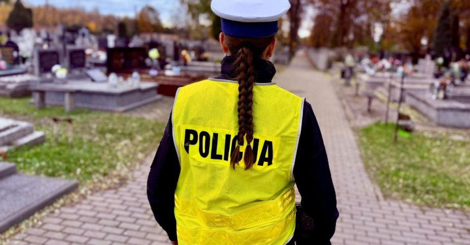 zdjęcie: Policja zadba o bezpieczeństwo przy cmentarzach w Wszystkich Świętych / fot. KPP w Tomaszowie Mazowieckim
