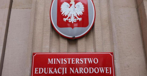 MEN: publikowanie wizerunku dzieci w internecie może prowadzić do nadużyć
