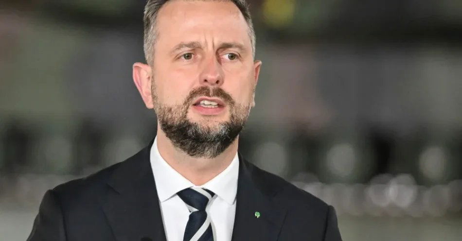 zdjęcie: Szef MON: po dwóch latach Tarczy Wschód w wielu miejscach osiągamy wstępną gotowość operacyjną / Dęblin, 18.05.2026. Wicepremier, minister obrony narodowej Władysław Kosiniak-Kamysz przemawia na terenie WZL w Dęblinie, 18 bm. W Wojskowych Zakładach Lotniczych podpisano umowę pomiędzy WZL Nr 1 S.A. a firmą Honeywell dotyczącą Autoryzowanego Centrum Serwisowego Silników AGT1500 do czołgów M1 Abrams. (sko) PAP/Wojtek Jargiło