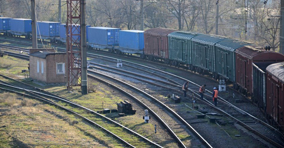 zdjęcie: Z powodu protestu kolejarzy utrudnienia na DK2 w Styrzyńcu / v15193074