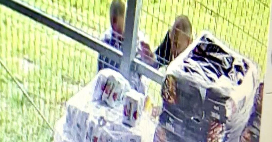zdjęcie: Włamali się do sklepu, by ukraść… 8 piw / fot. KPP w Strzelinie