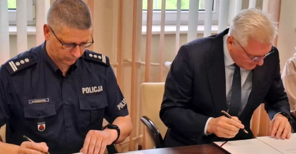zdjęcie: Komendant Miejski Policji w Łomży podpisał porozumienie o współpracy z Akademią Łomżyńską / fot. KMP Łomża