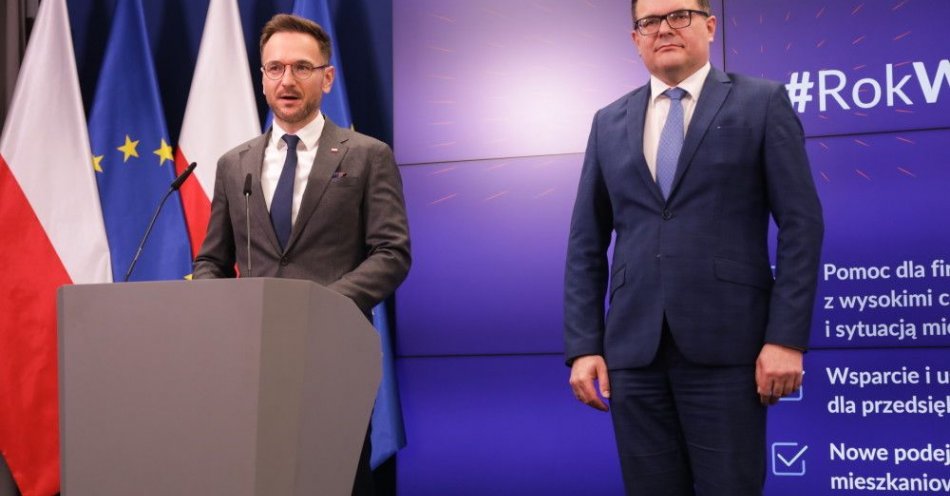 zdjęcie: Polityka mieszkaniowa i wsparcie firm w związku z wojną - to główne działania resortu w 2022 r. / fot. PAP