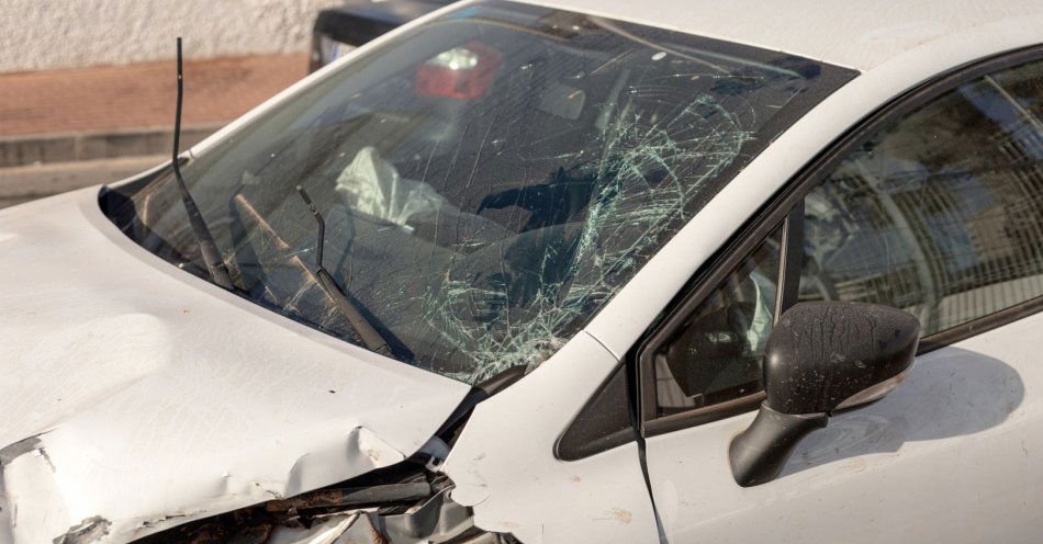 zdjęcie: Dachował i uciekł z miejsca zdarzenia - jak się okazało nie posiadał wymaganych uprawnień do kierowania pojazdami mechanicznymi / v48081357