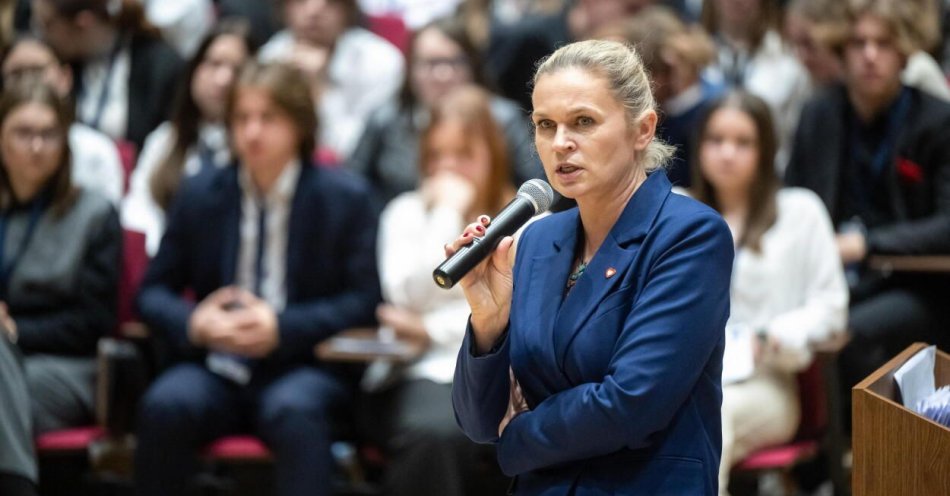 zdjęcie: Młodzież z terenów powodziowych nie będzie zwolniona z egzaminu 8-klasisty / fot. PAP