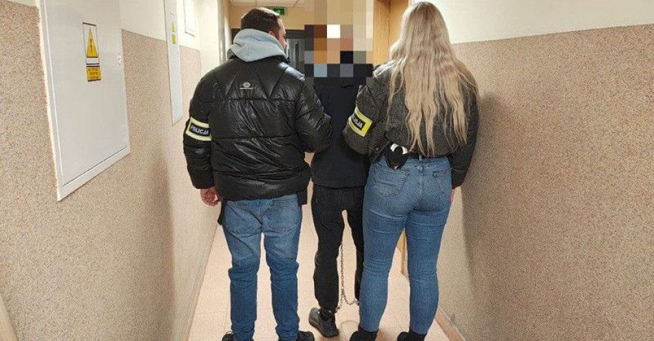 zdjęcie: Pijany kierowca z prawie kilogramem marihuany wpadł po pościgu / fot. KPP w Kutnie