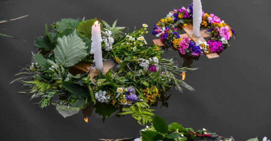 zdjęcie: Noc Kupały symbolizuje zwycięstwo światła nad mrokiem / fot. PAP
