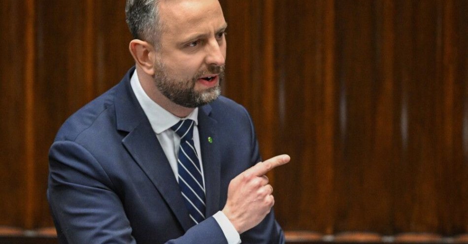 zdjęcie: Szef MON: skorzystamy z Funduszu Wsparcia Sił Zbrojnych; w uchwale rządu zabezpieczyliśmy budżet MON / Warszawa, 13.03.2026. Wicepremier, minister obrony narodowej Władysław Kosiniak-Kamysz na sali obrad Sejmu, 13 bm. Posłowie w ostatnim dniu posiedzenia mają m.in. dokonać wyboru sędziów Trybunału Konstytucyjnego. Sejm ma też rozpatrzeć wniosek Rady Ministrów o wyrażenie zgody na przedłużenie czasowego ograniczenia prawa do złożenia wniosku o udzielenie ochrony międzynarodowej na granicy państwowej z Republiką Białorusi. (sko) PAP/Radek Pietruszka