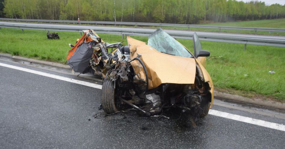 zdjęcie: Wypadek na 510 kilometrze autostrady w kierunku Rzeszowa / fot. KMP w Tarnowie