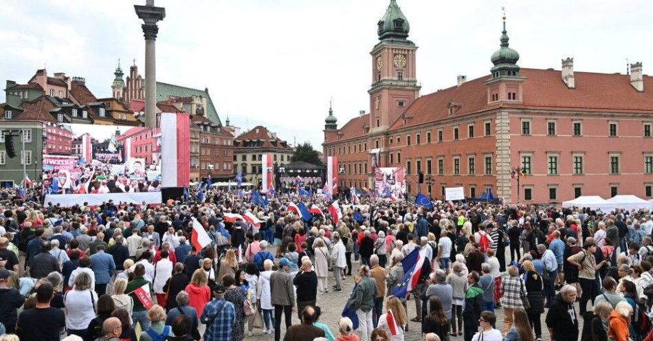 zdjęcie: Wszedł w życie zakaz noszenia broni; powodem zgromadzenia publiczne / fot. PAP