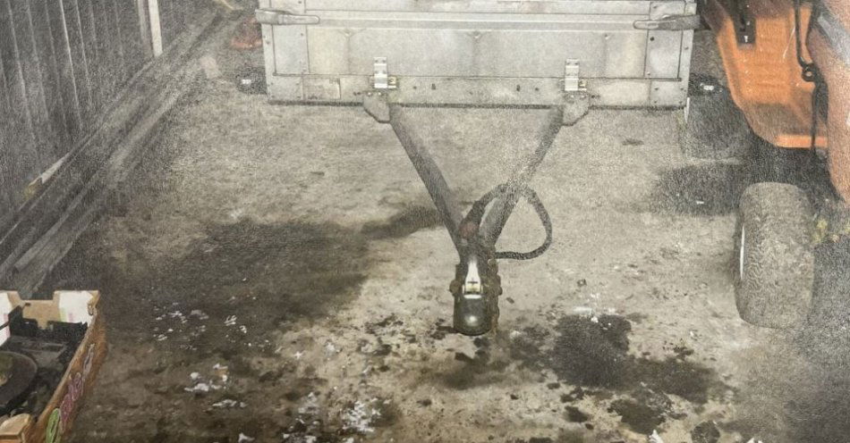 zdjęcie: Kryminalni odzyskali przyczepkę, sprawca ukrył się na strychu / fot. KPP w Białogardzie