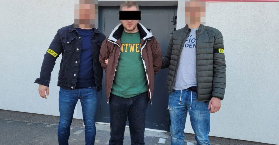zdjęcie: Blisko 80 000 plików z dziecięcą pornografią w domu 47-latka / fot. KMP Lublin