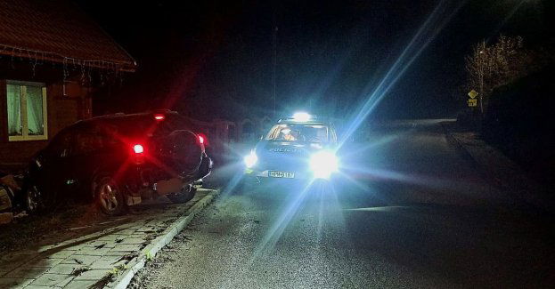 Pijany kierowca uderzył w ogrodzenie posesji