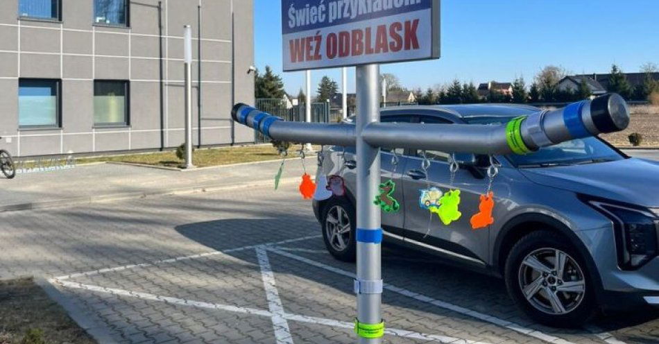 zdjęcie: Weź odblask i świeć przykładem w Pyrzycach / fot. KPP w Pyrzycach