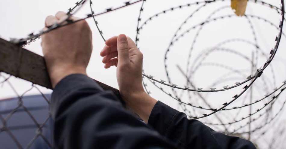 zdjęcie: Proces aktywistów za pomoc nielegalnym migrantom - prokuratura chce kar więzienia / v21033742