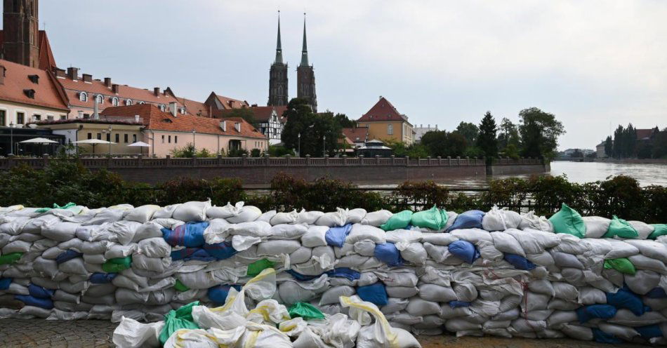 zdjęcie: W piątek we Wrocławiu będą pierwsze spadki poziomu wody / fot. PAP