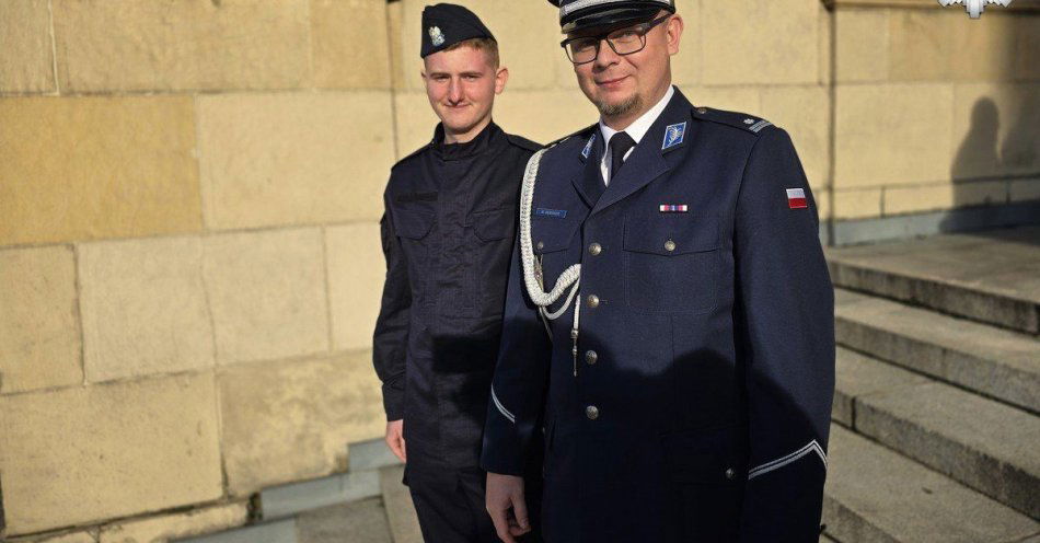 zdjęcie: 99 nowych policjantów złożyło ślubowanie w Katowicach / fot. KPP w Mikołowie