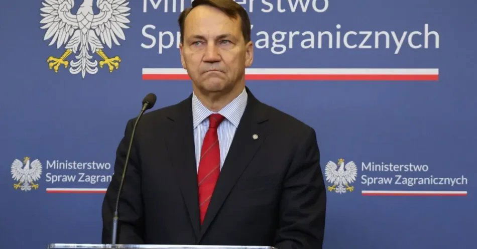zdjęcie: Szef MSZ rozmawiał abp. Wojdą o przygotowaniach do wizyty do papieża Leona XIV w 2028 r. / Warszawa, 23.07.2026. Wicepremier, minister spraw zagranicznych RP Radosław Sikorski na konferencji prasowej po spotkaniu z minister spraw zagranicznych i ekspatriantów Palestyny Varsen Aghabekian Shahin w siedzibie MSZ w Warszawie, 23 bm. (amb) PAP/Albert Zawada