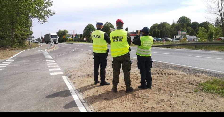 zdjęcie: Bezpieczeństwo na dwóch kółkach- wspólna akcja Policji, Inspekcji Transportu Drogowego i Żandarmerii Wojskowej / fot. KPP w Wałczu