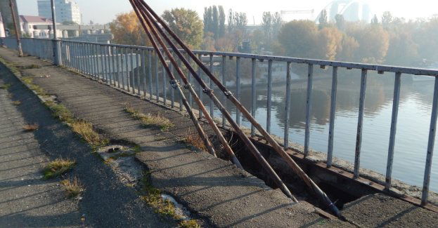 Zabytkowy most w Giżycku zdemontowany