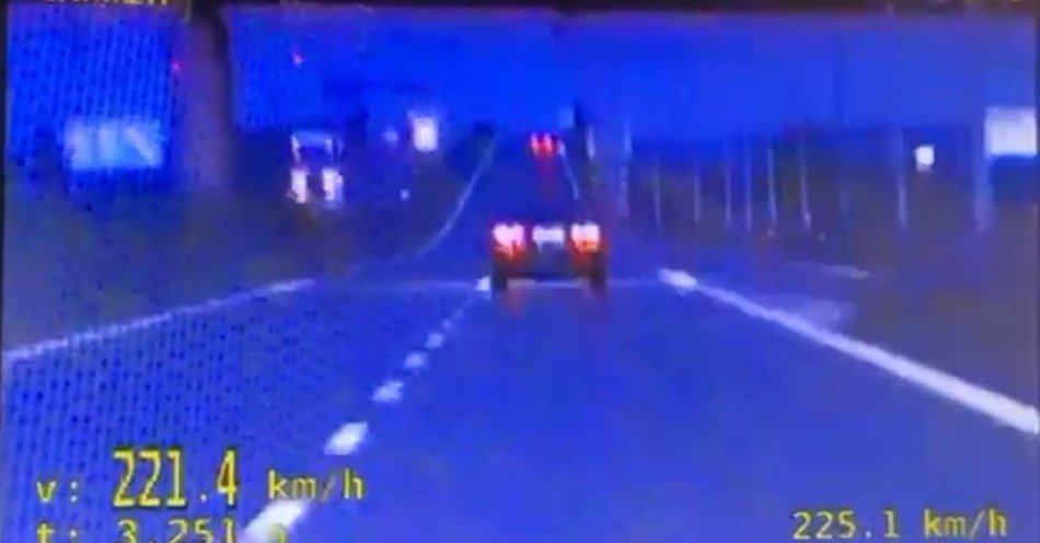 zdjęcie: Pędził 221 km/h i poganiał policjantów światłami / fot. KPP Jędrzejów