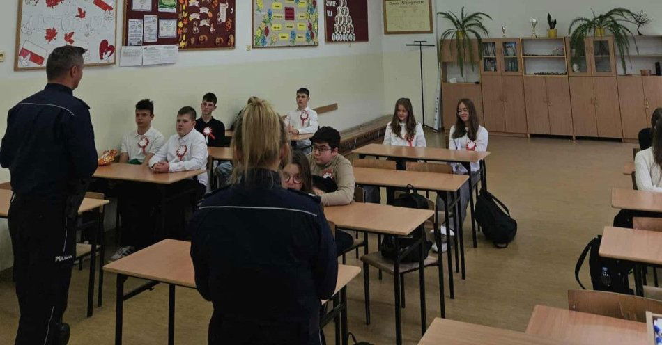 zdjęcie: Prawa i obowiązki uczniów po spotkaniu z policją / fot. KPP w Żurominie