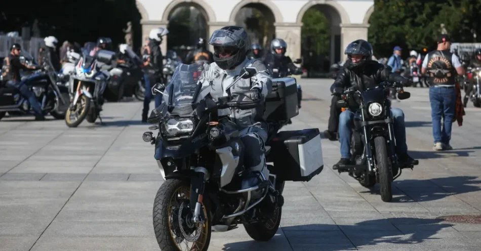 zdjęcie: Szef MON: Mundurowy Rajd Motocyklowy upamiętnia żołnierzy, którzy bronili ojczyzny / Warszawa, 03.09.2026. Rozpoczęcie 2. Mundurowego Rajdu Motocyklowego 